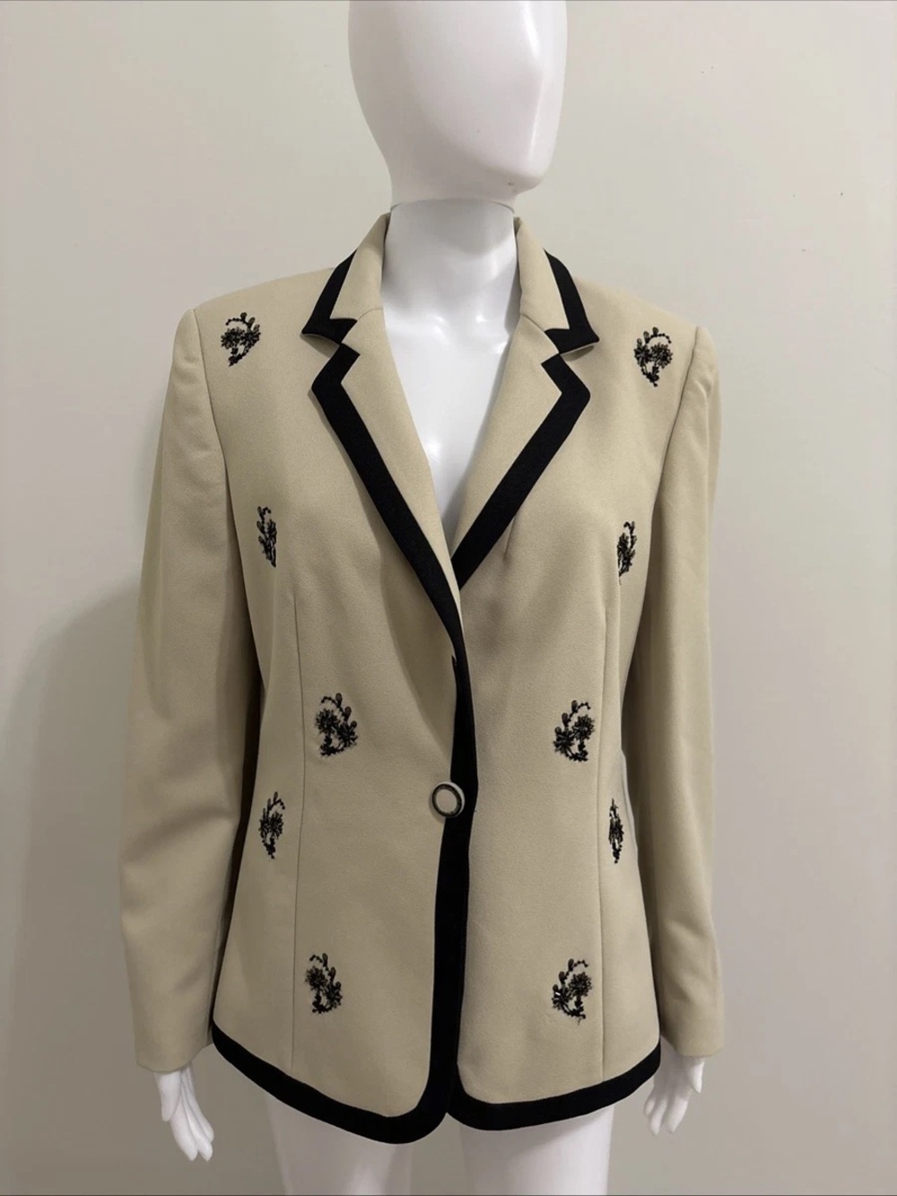 Emily Women’s Beige Blazer with Black Trim and Embroidered Motifs size 26W